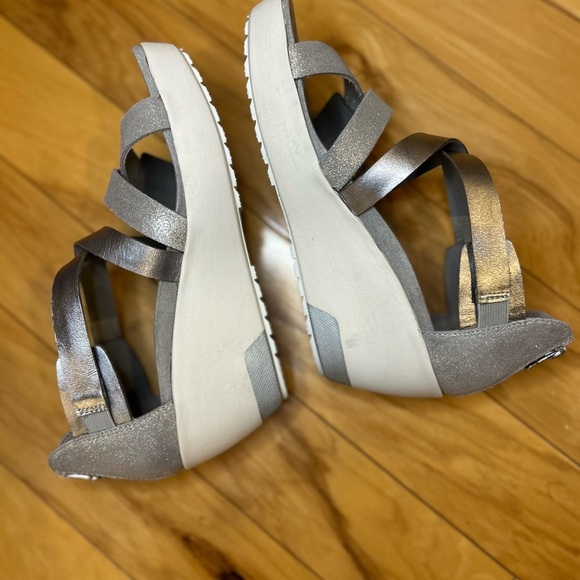 OTBT Teresa Leather Women's Silver Pewter Wedge Sandals - Picture 8 of 11